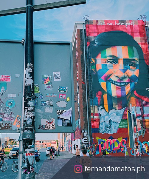 Uma foto do mural da Anne Frank produzido pelo artista Kobra em uma área industrial de Amsterdam
